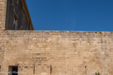 <center>Château de Peyrolles-en-Provence</center>De l'époque médiévale subsiste ce mur de défense, percé de meurtières, et dont l'épaisseur de 1,54 m est exceptionnelle en Provence.